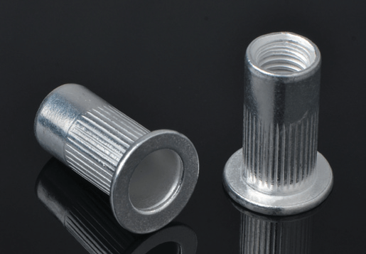 Testa piatta in alluminio Knurled Body Rivet Dado Open Tipo